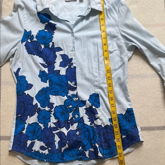 NY&Co Blue Floral Long Sleeve Button Down Shirt Women's Size Medium - Picture 15 of 16
